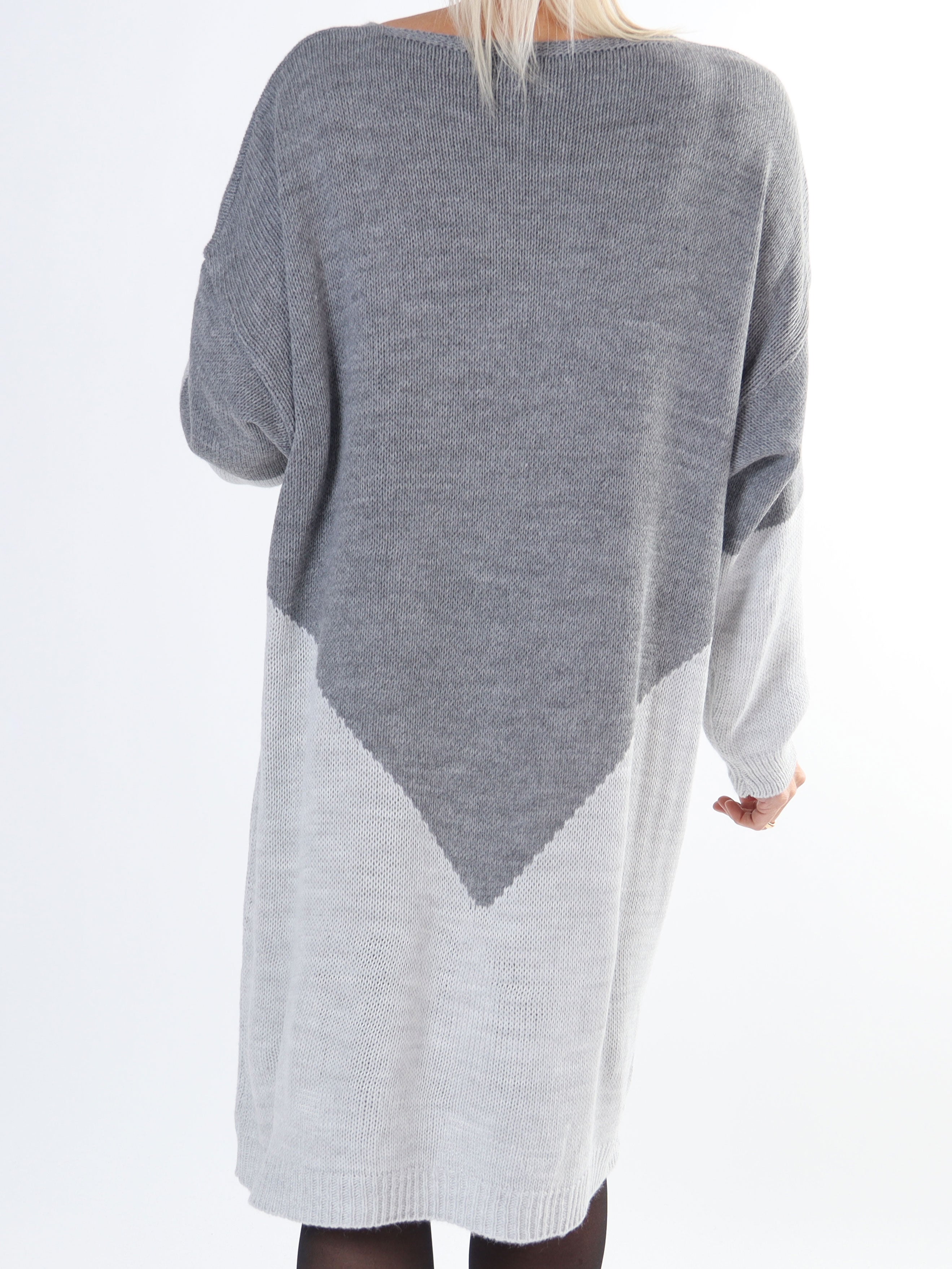 Palermo - Tofarvet plus size strikkjole med amour stående